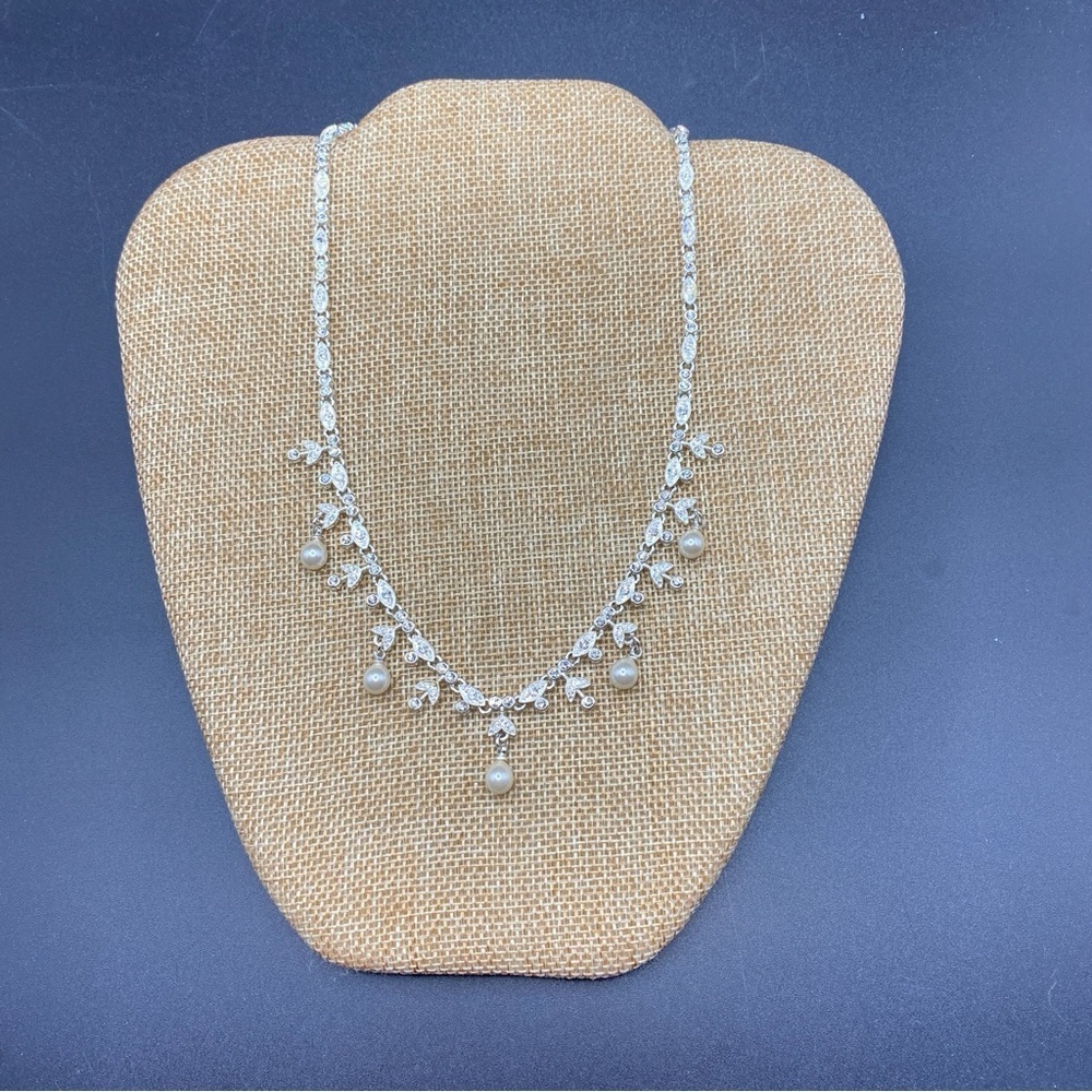 Silver Tone Imitation Pearls Rhinestones Stunning Fancy Formal Necklace - Picture 11 of 11